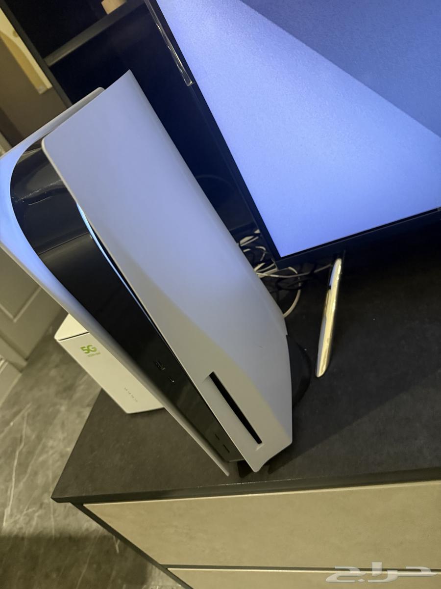 بلاستيشن 5 اقراص ومدمج ومعه يد معدله كلكات للبيع64474569253377111