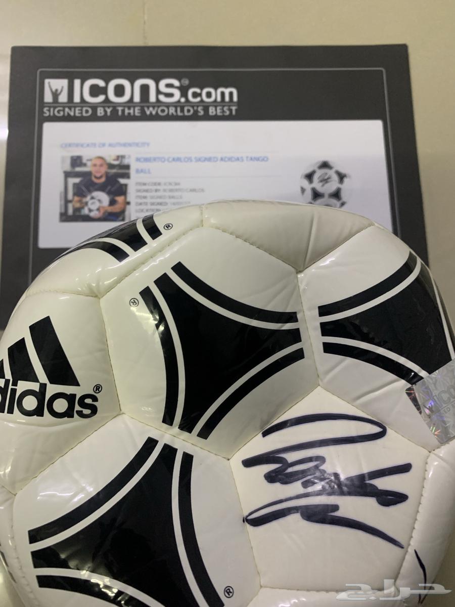 كرة قدم اديداس موقعة من روبرتو كارلوس64476100777217110