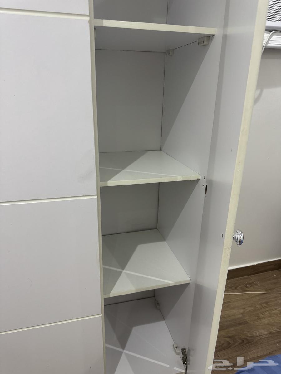 غرفة مكون من سريرين ودولاب 3 ابواب64471676801537111