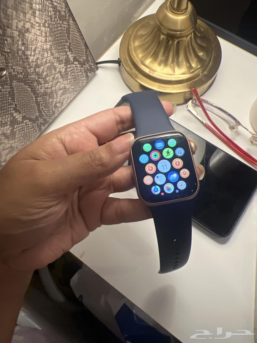 Apple Watch SE 2nd generation with SIM card64426281640321111