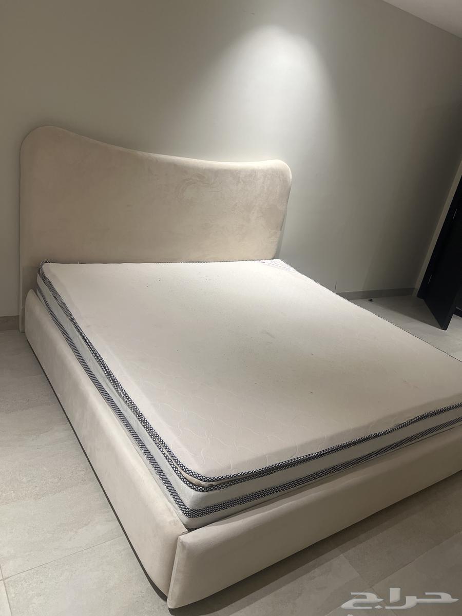 غرفة نوم سرير مع مرتبه شبه جديد استخدام اقل من شهرين وارفف64477576009857111