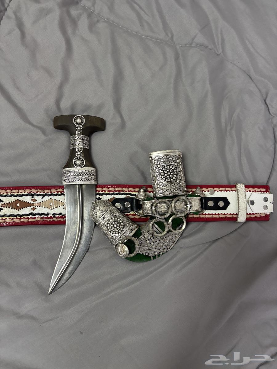 Four-fingered dagger from Samal64472103567619111