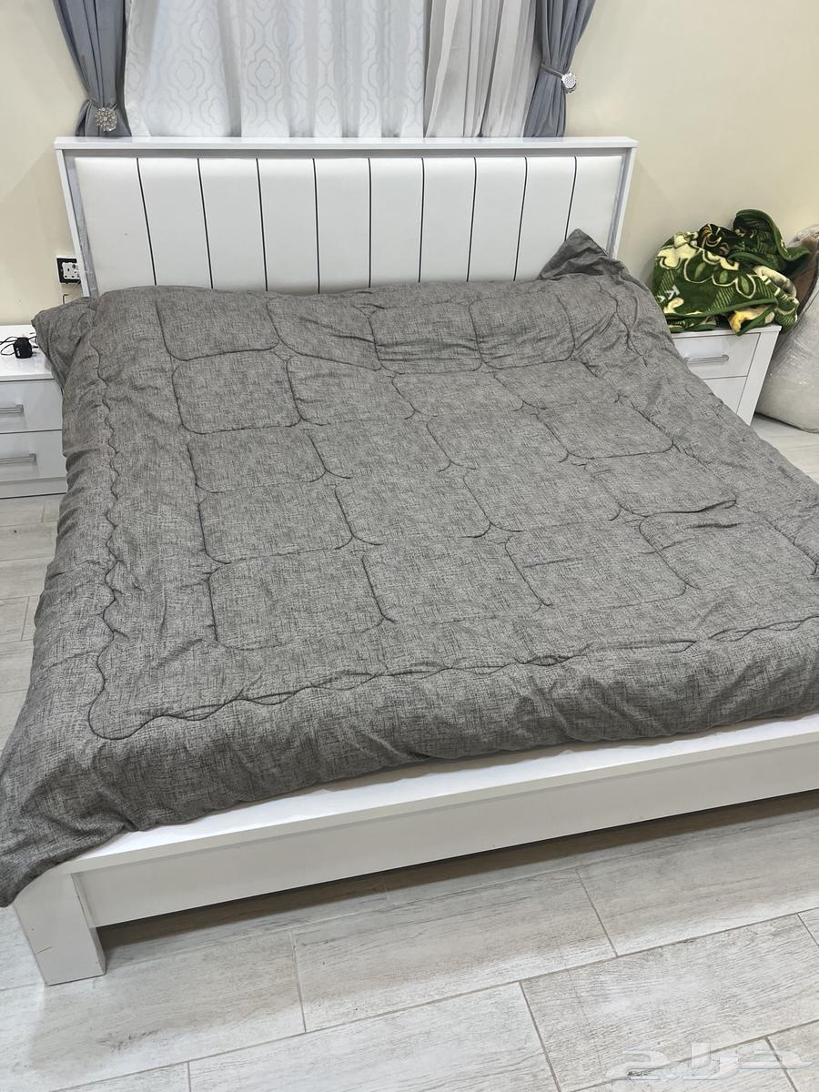 Double bed and 2 dressers, new, used only one year64472145010946110