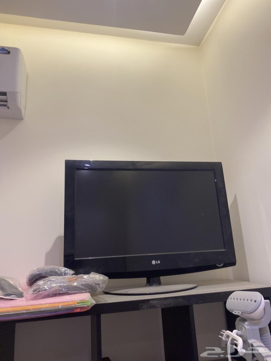 Treadmill 2 and a small cabinet. And an LG screen64477074537985113