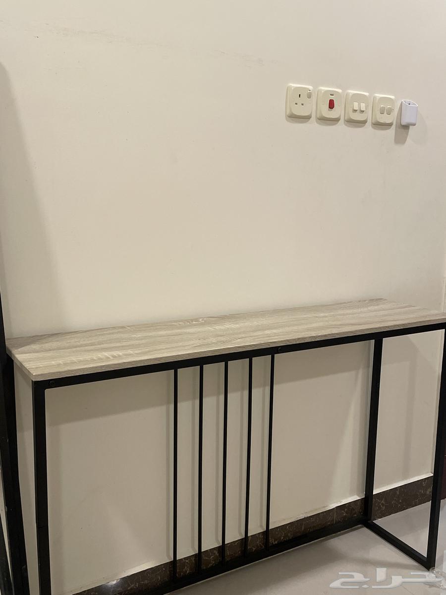 Corner shelf with multiple shelves and one service reception shelf64477339099266111