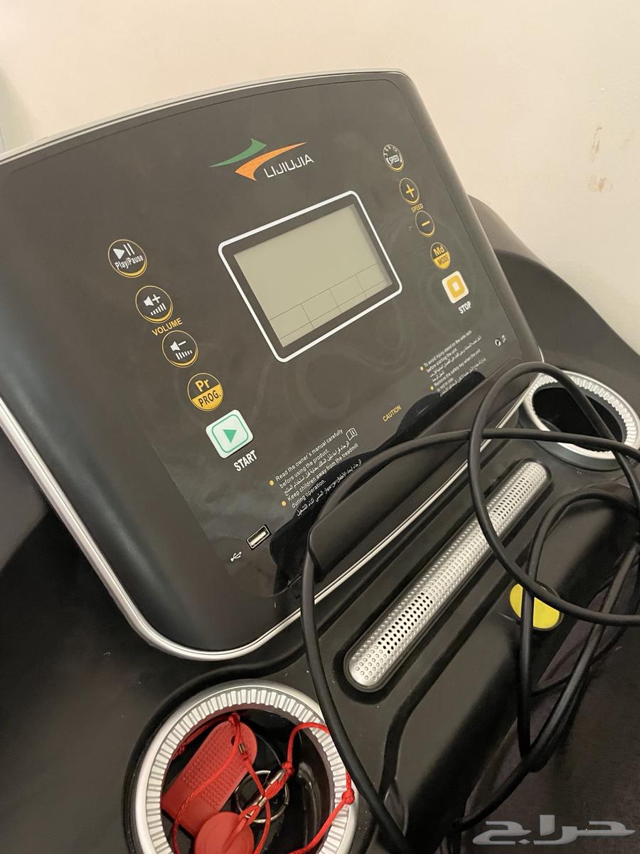 Electric treadmill supported by two devices64475280461569110