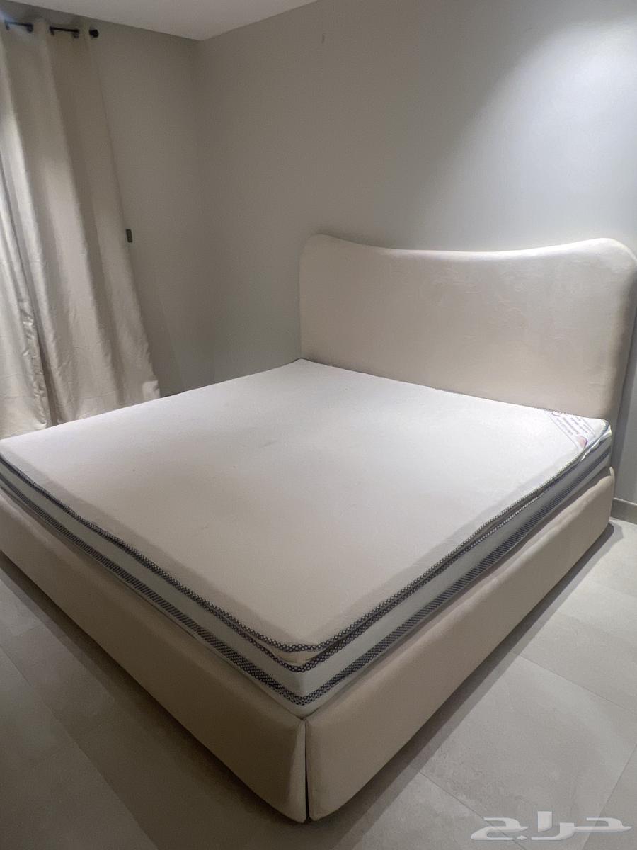 غرفة نوم سرير مع مرتبه شبه جديد استخدام اقل من شهرين وارفف64477576009857110