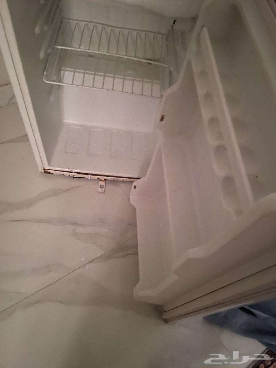 ثلاجه صغيره مستخدمه 13 سنه ممتازه64476963074946111