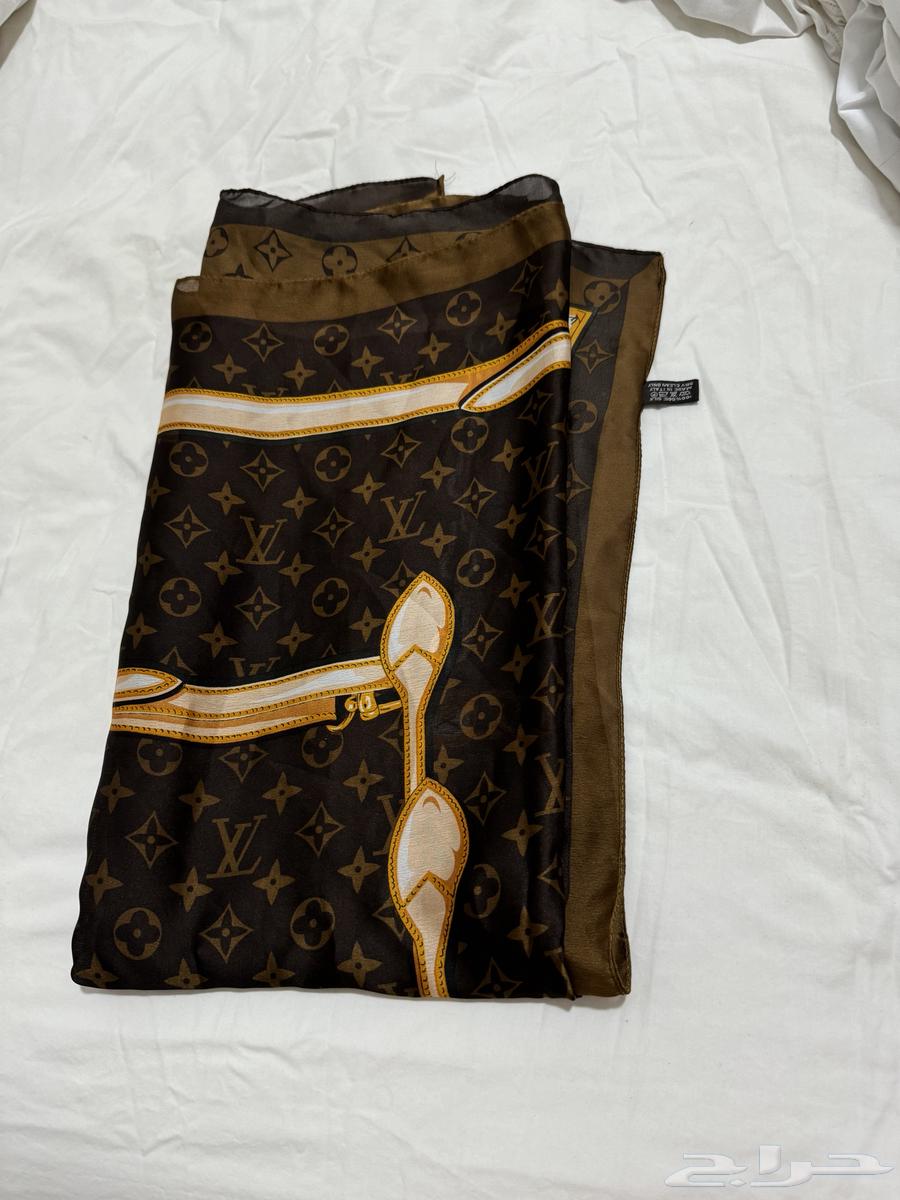 ملابس و أحذية و شنط و مناديل للبيع بأسعار رمزيه64476531184387111