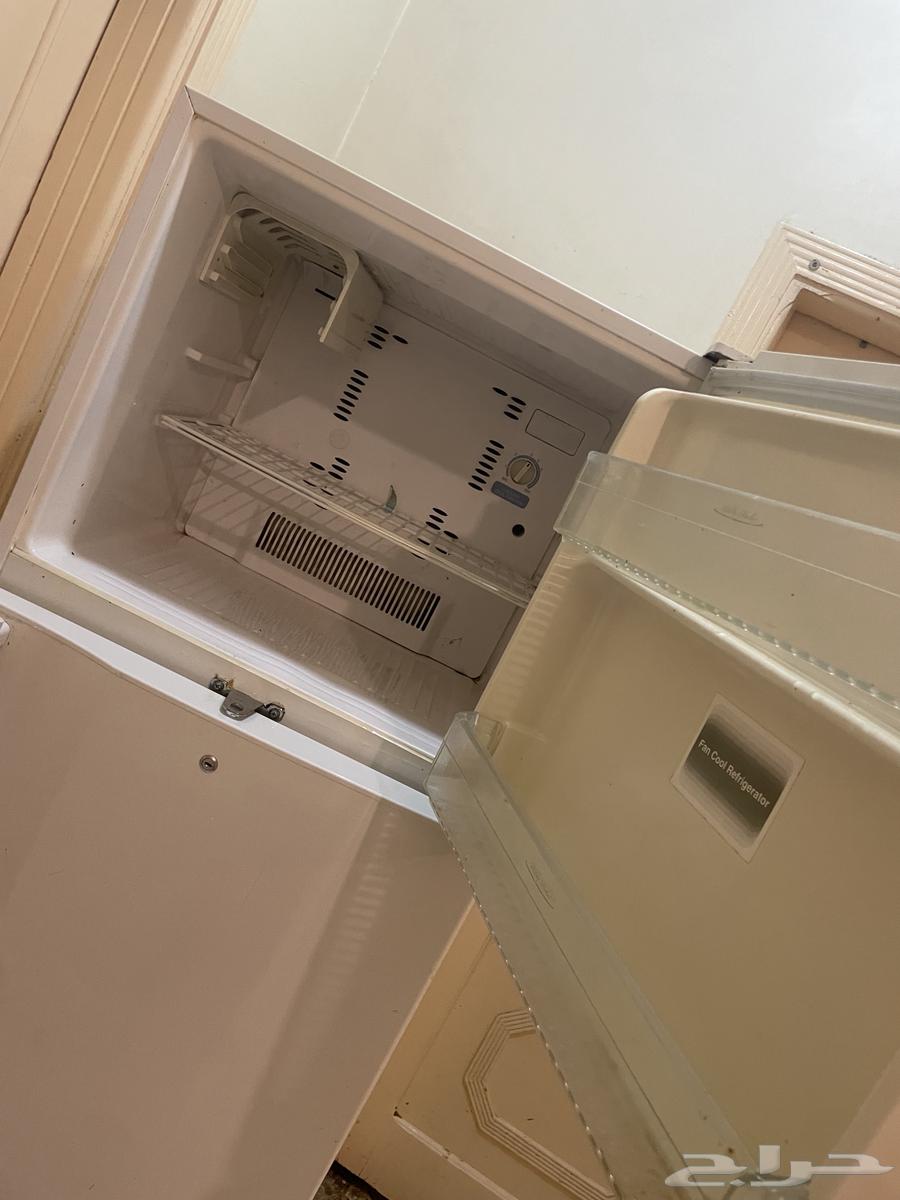 Toshiba refrigerator doesn't have anything, reason for sale is moving to a smaller place64477714101123110