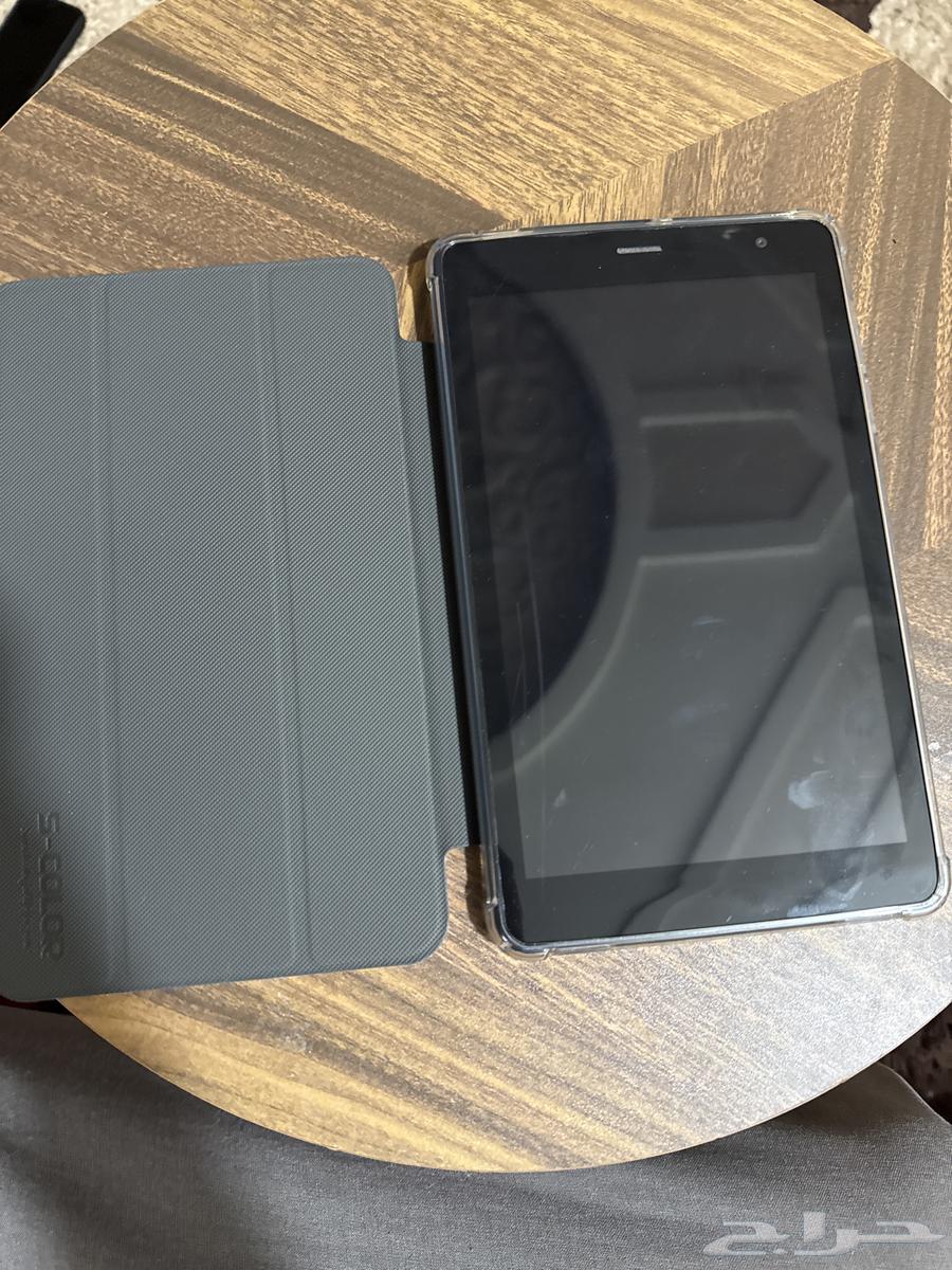 ايباد صغير معه كل اغراضه مدة64475598099587111