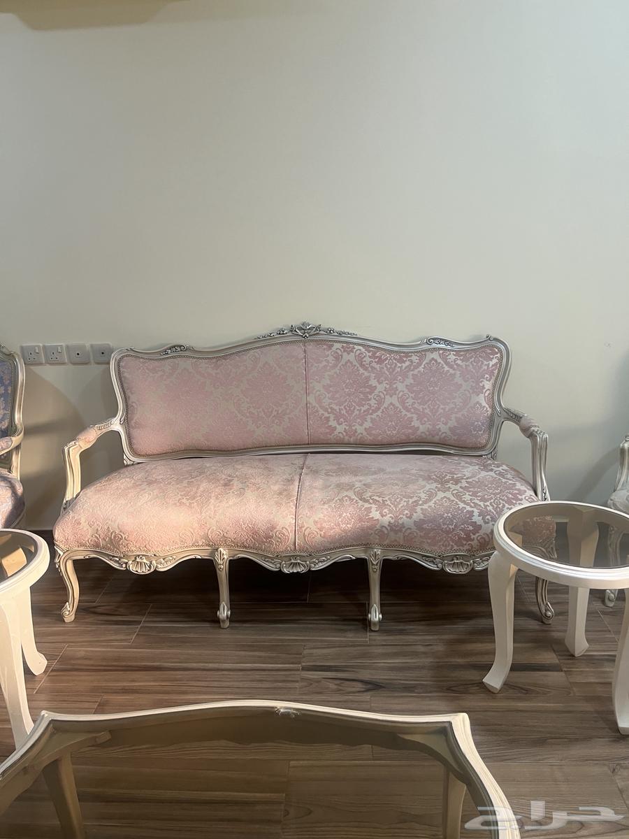 Sofa64477436706434112