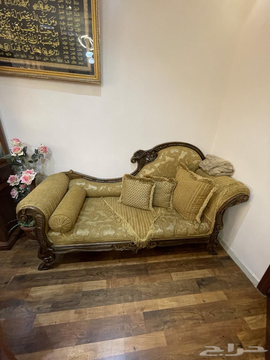 The brown set has been sold, only the honey-colored one remains64478018068609112