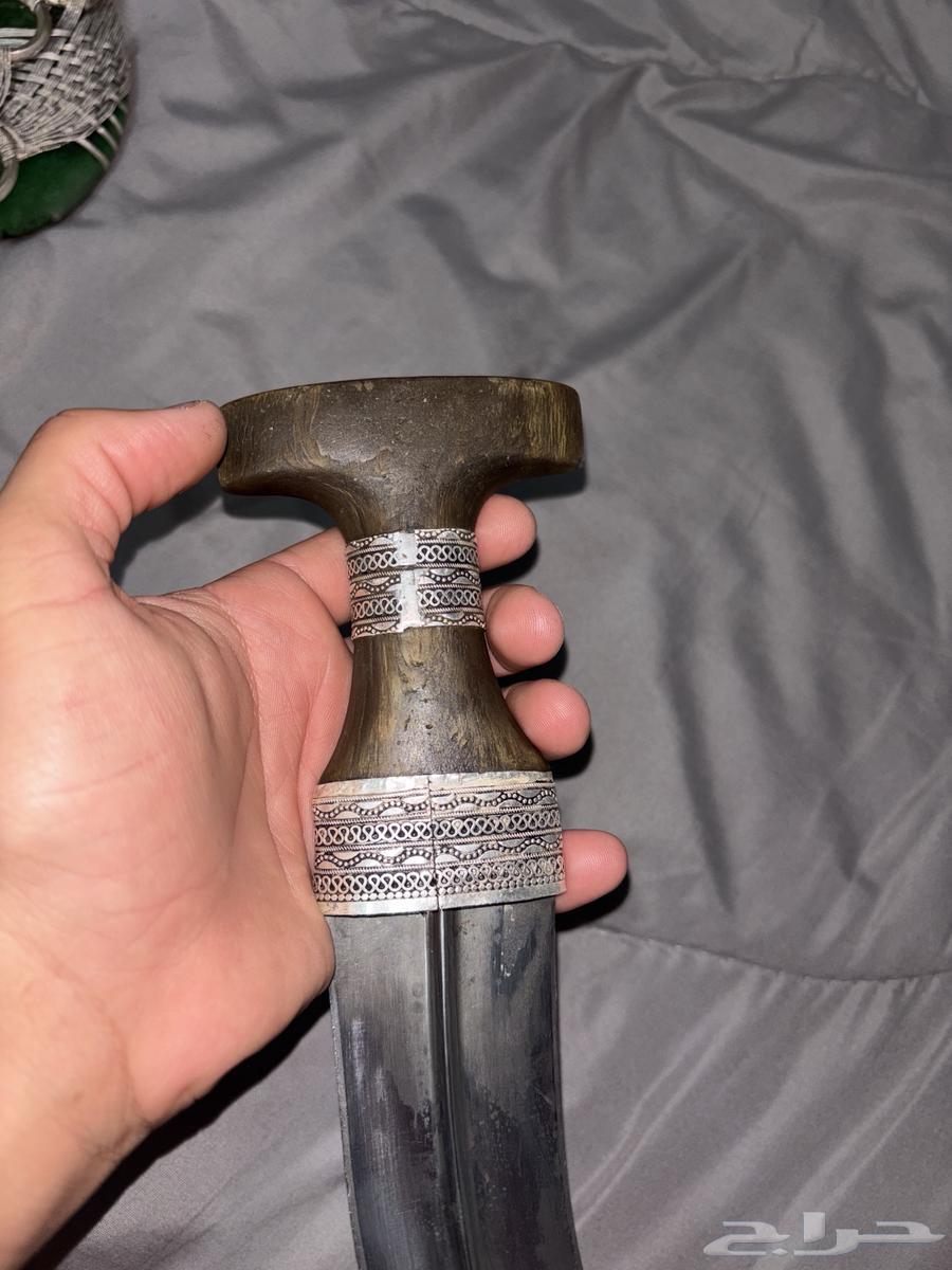 Four-fingered dagger from Samal64472103567619110