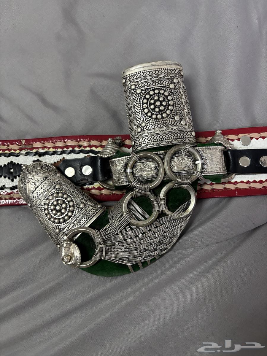 Four-fingered dagger from Samal64472103567619112