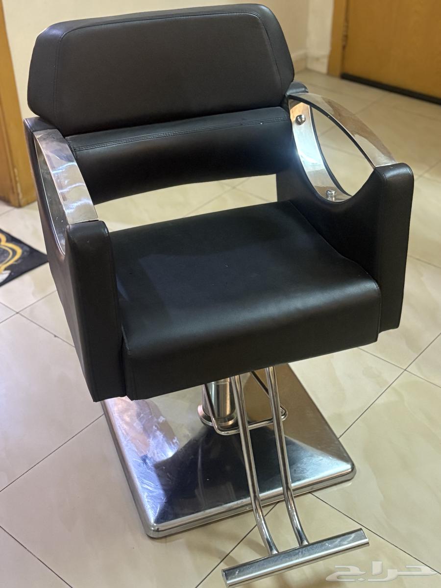 Barber Chairs and Mirror64476475160577111