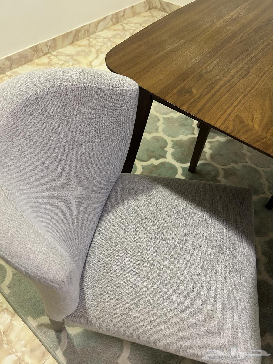 طاوله طعام نظيفه جدا  وجميله من هوم سنتر64477880651907112