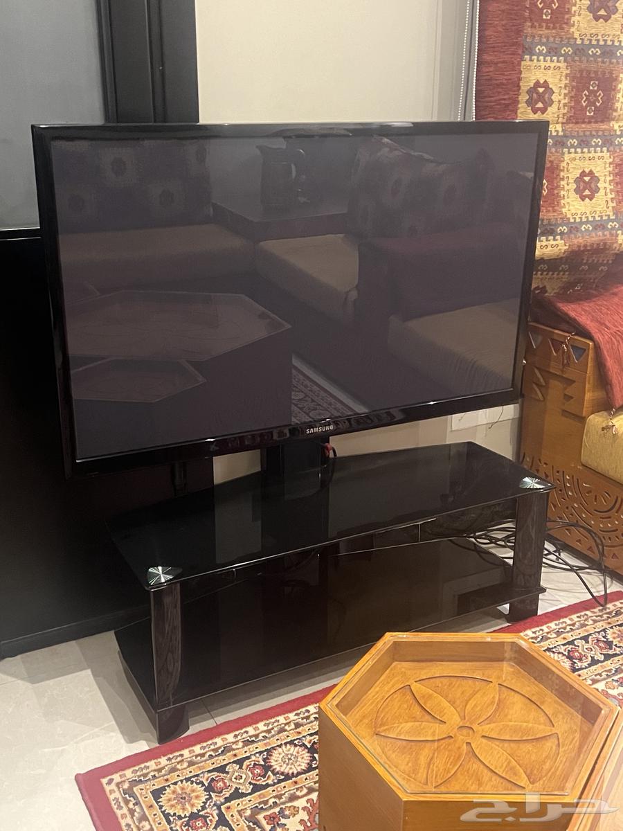 Plasma screen with its table64477506836865110