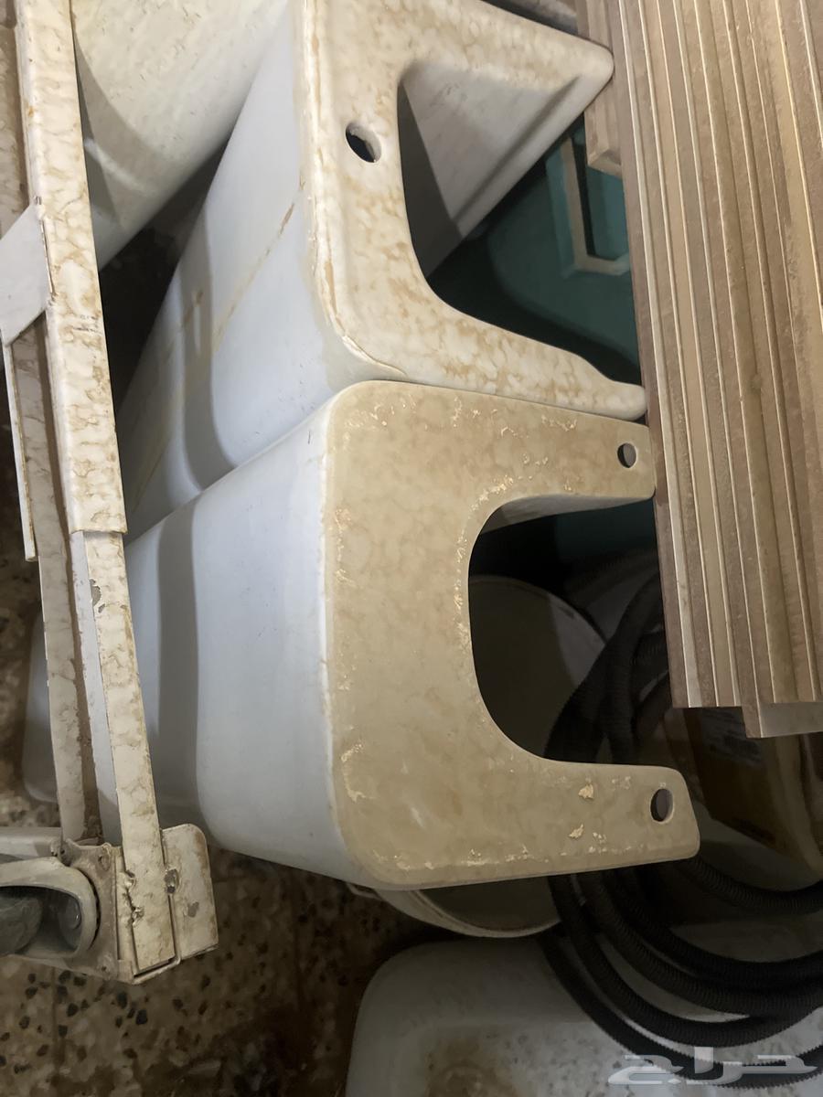 ابواب خشبيه للبيع مع المغاسل بحاله ممتازه جدا64477866861315113