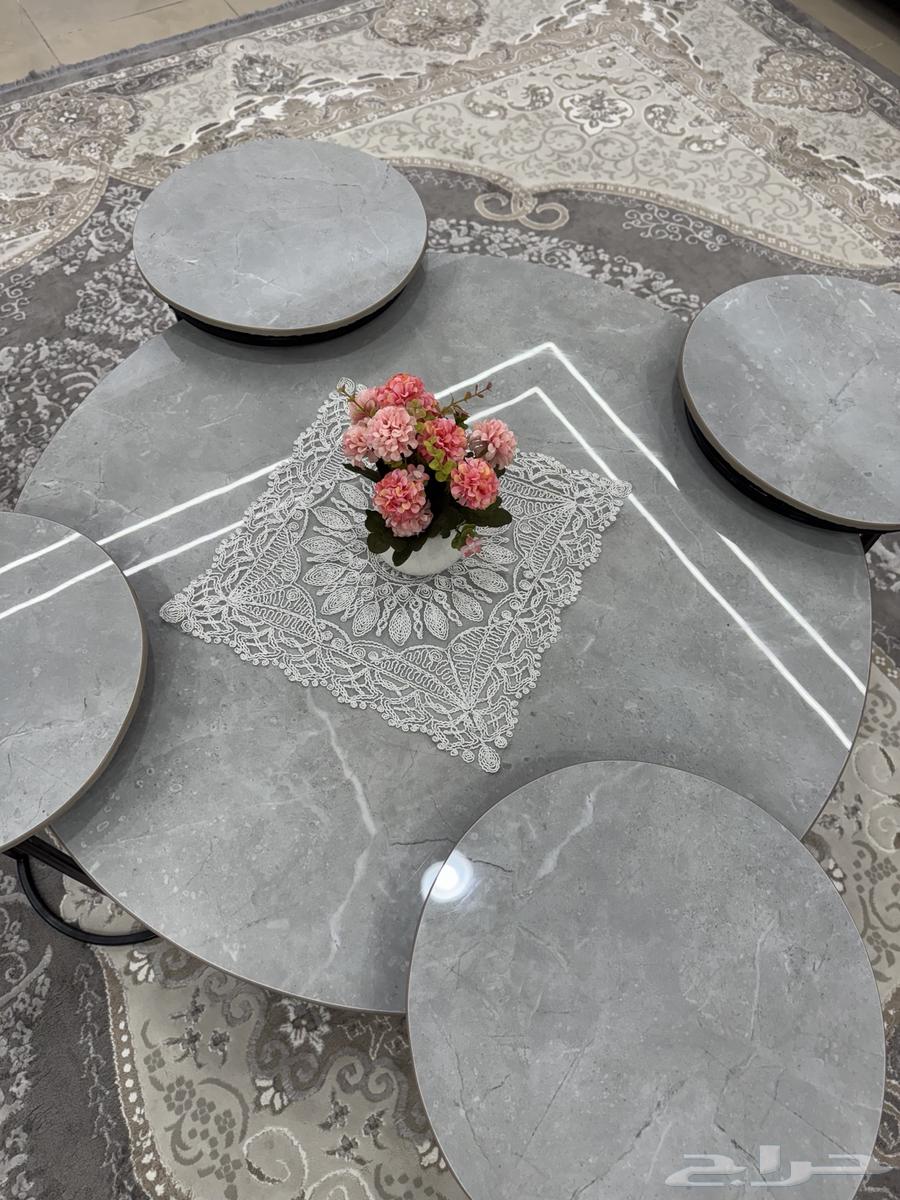 طاولة نضيفة جدا64473916985858110