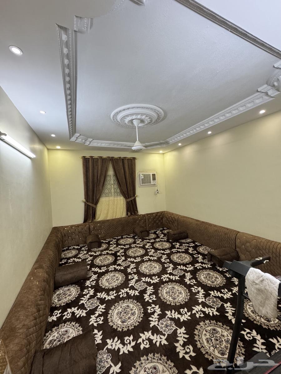 I have a one-year-old floor sofa, I bought it for 3000 without carpet64474987884290110