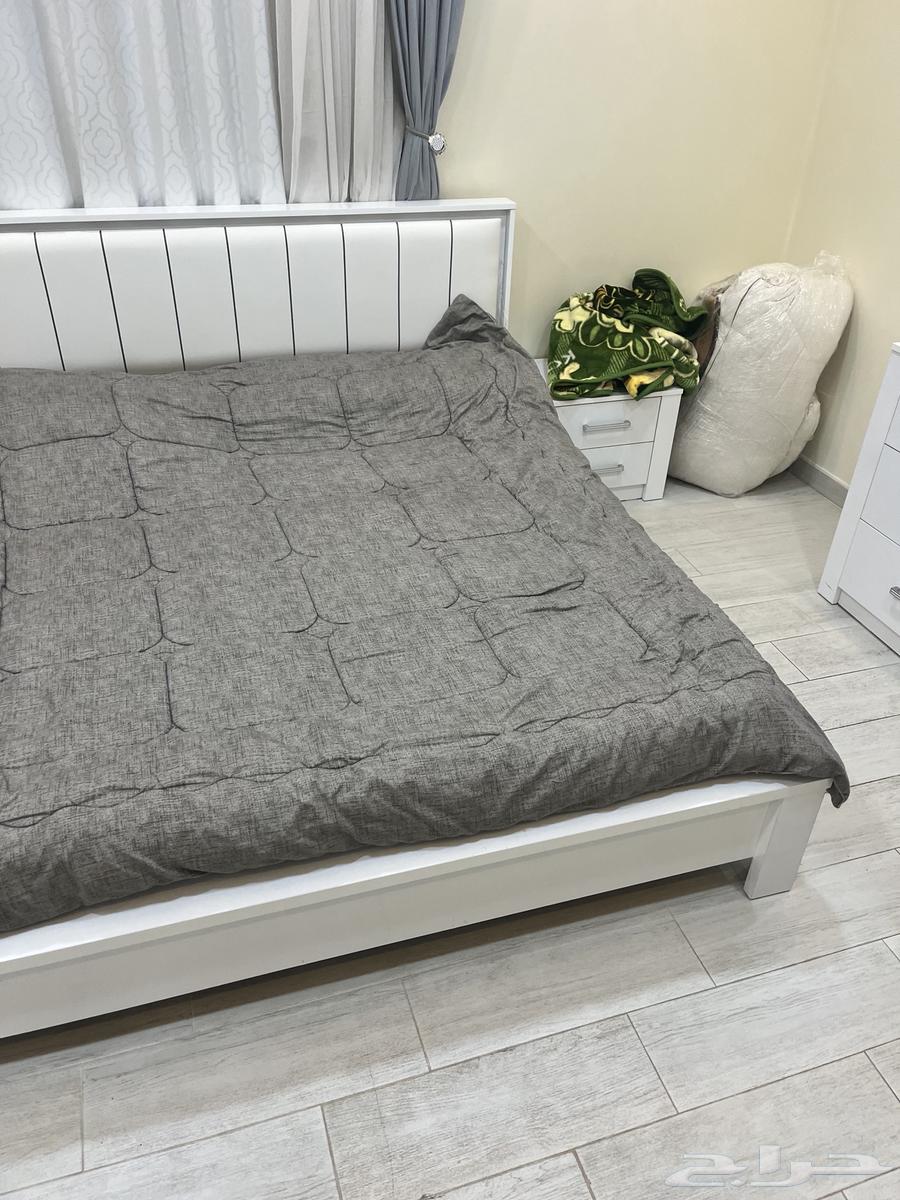 Double bed and 2 dressers, new, used only one year64472145010946111