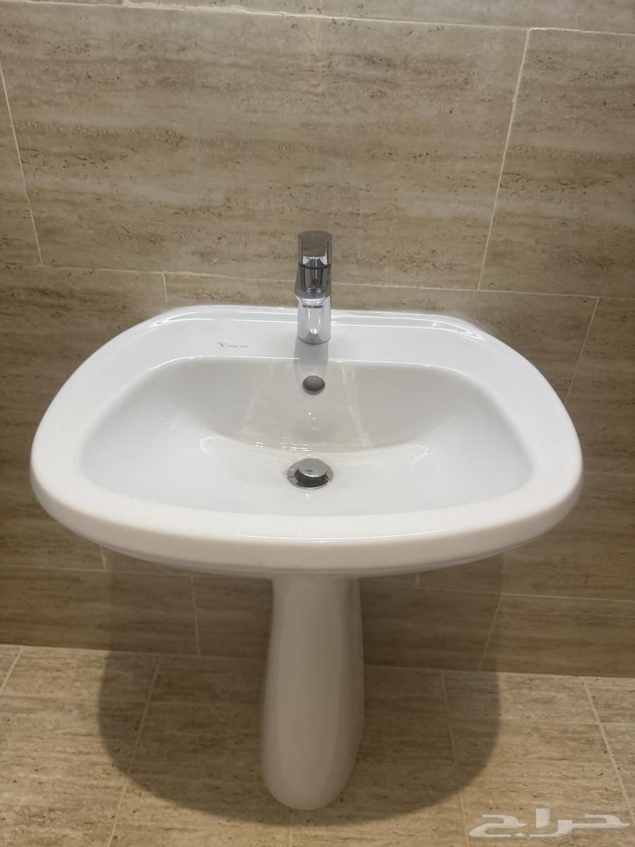 Three washbasins with Grohe mixers, price of the washbasin 70 and the mixer 4064476656976515112