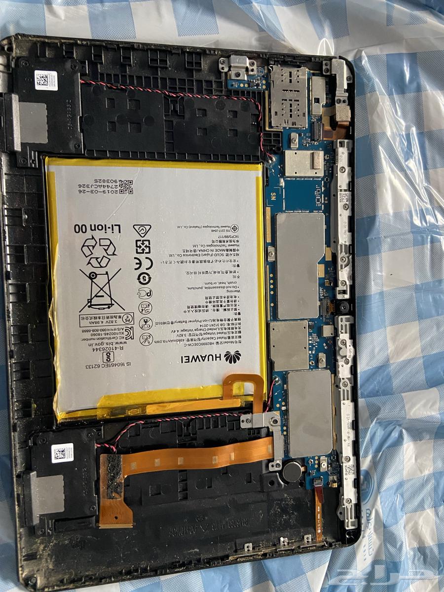 Huawei tablet 2019 disassembled, screen is damaged but other things I don't know64475016384002110