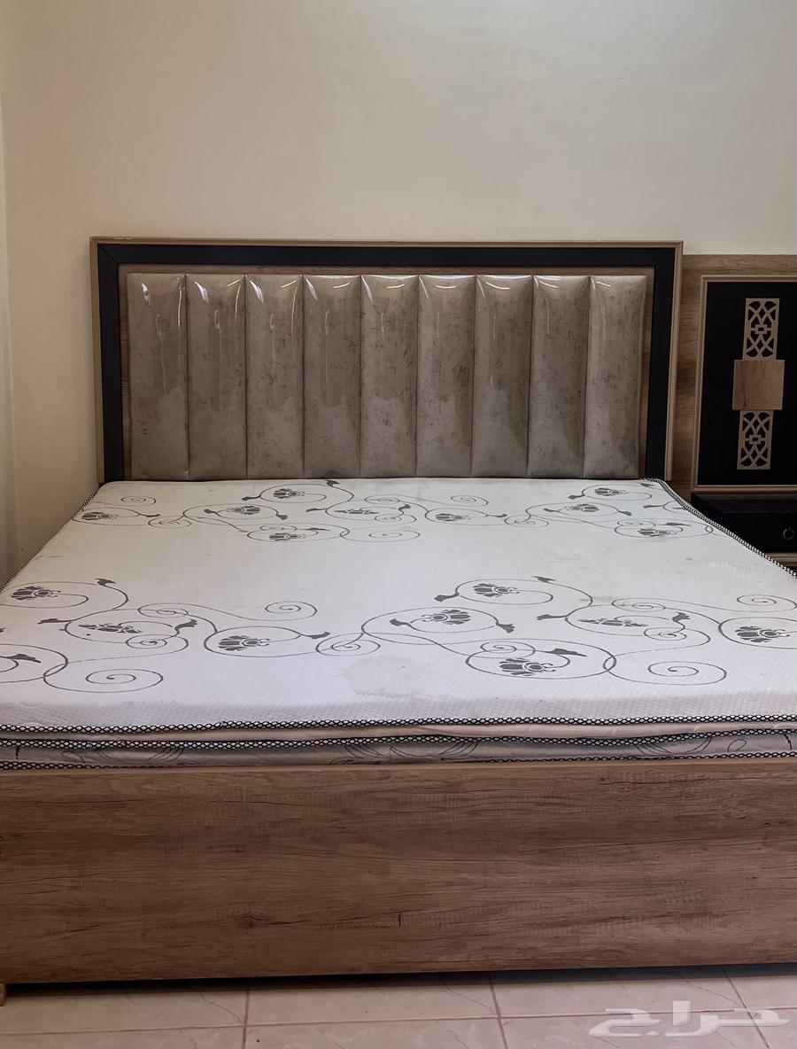 Clean used bed and mattress64475847571457112