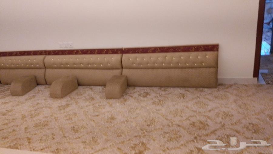 Support with racks, tables, and chair64478567404802110