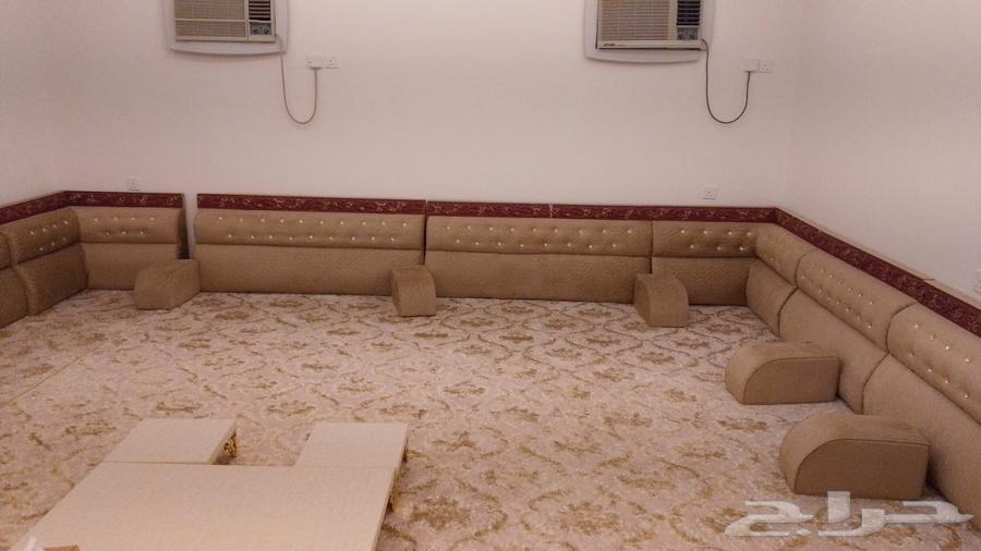 Support with racks, tables, and chair64478567404802114