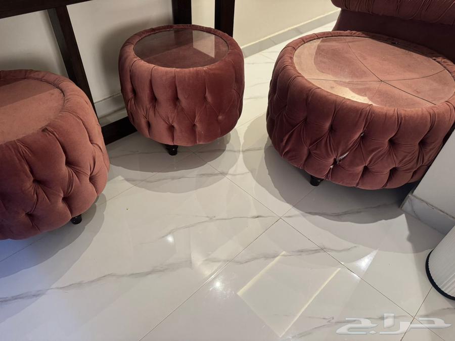 Sofa for sale with its tables and lamp64474596694146114