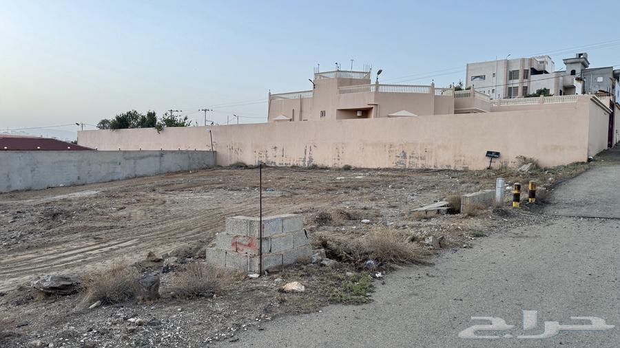 قطعة ارض في الباحة في حي مشوف مساحة 90064143177839745111