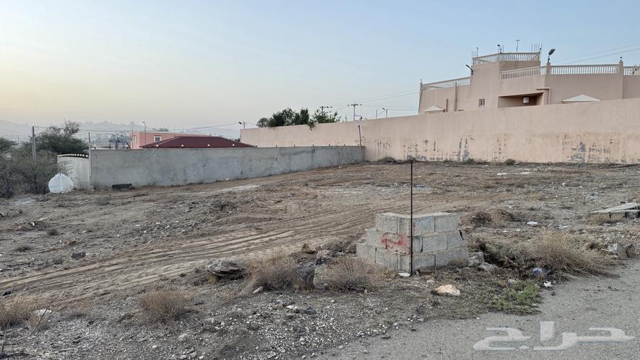 قطعة ارض في الباحة في حي مشوف مساحة 90064143177839745110