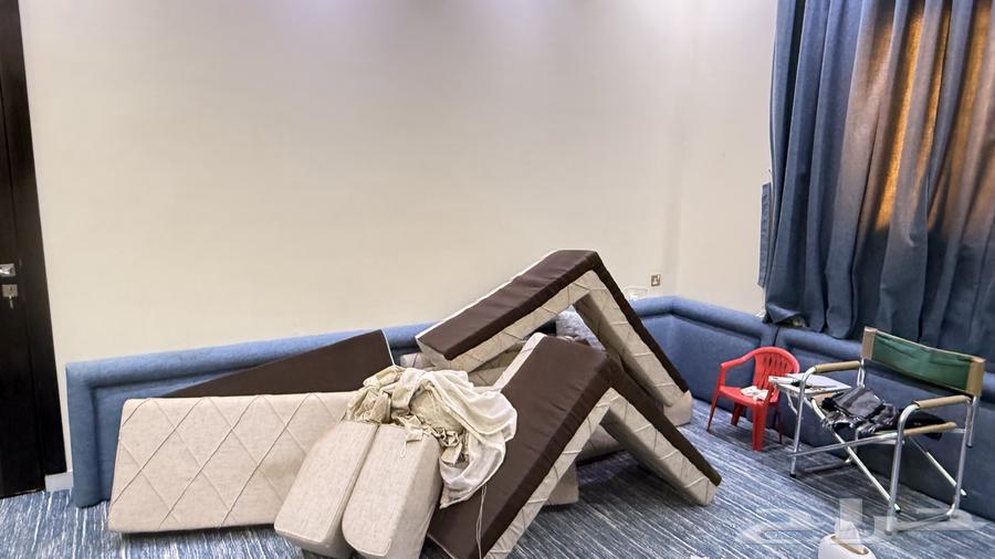 اثاث منزل مساند عربية خشب ومساند عادية وطاولة مدخل وطاولات64473261730307111