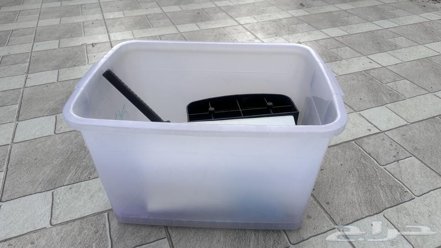 Plastic containers in different sizes64476365048451112