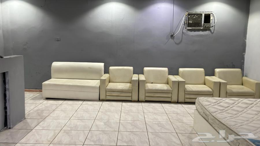 Bedroom, living room, kitchen, bathroom, and courtyard64142378649987114