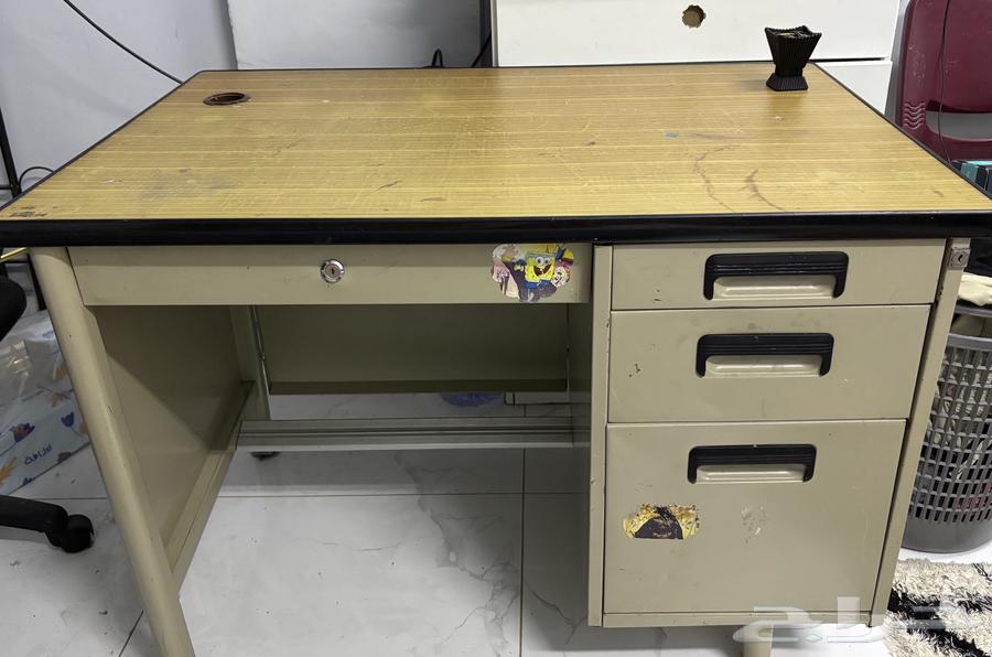 Office desk and chair64475280563713110