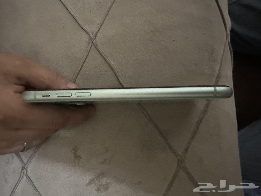 iPhone64472830549634112