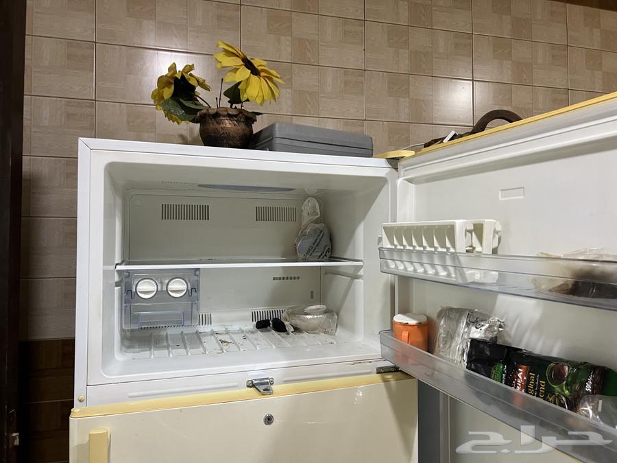 ثلاجة كبيرة مع فريزر للبيع64477240691843112