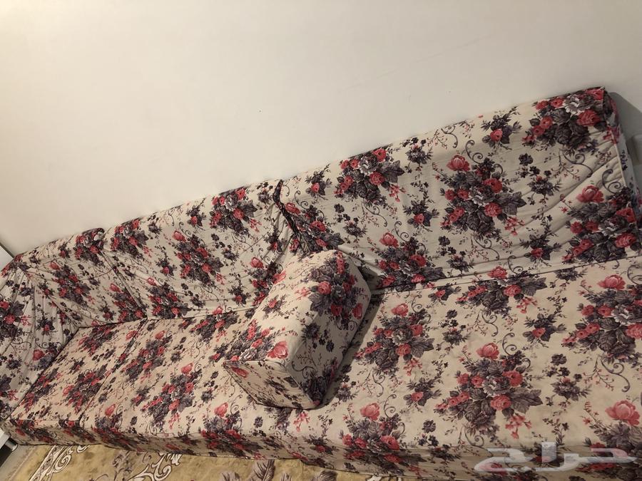 Four-piece floor sofa with center table and mirrors64473838134147111