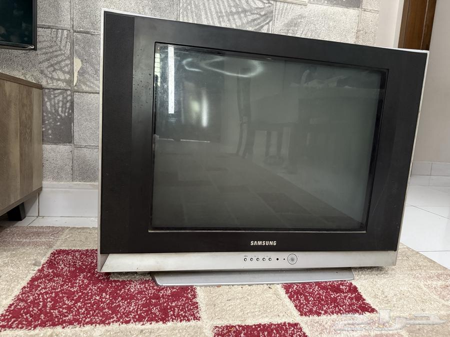 تلفزيون قديم اثري شغال مافيه اي خراب بس بدون ريموت عالسوم64473758879745112