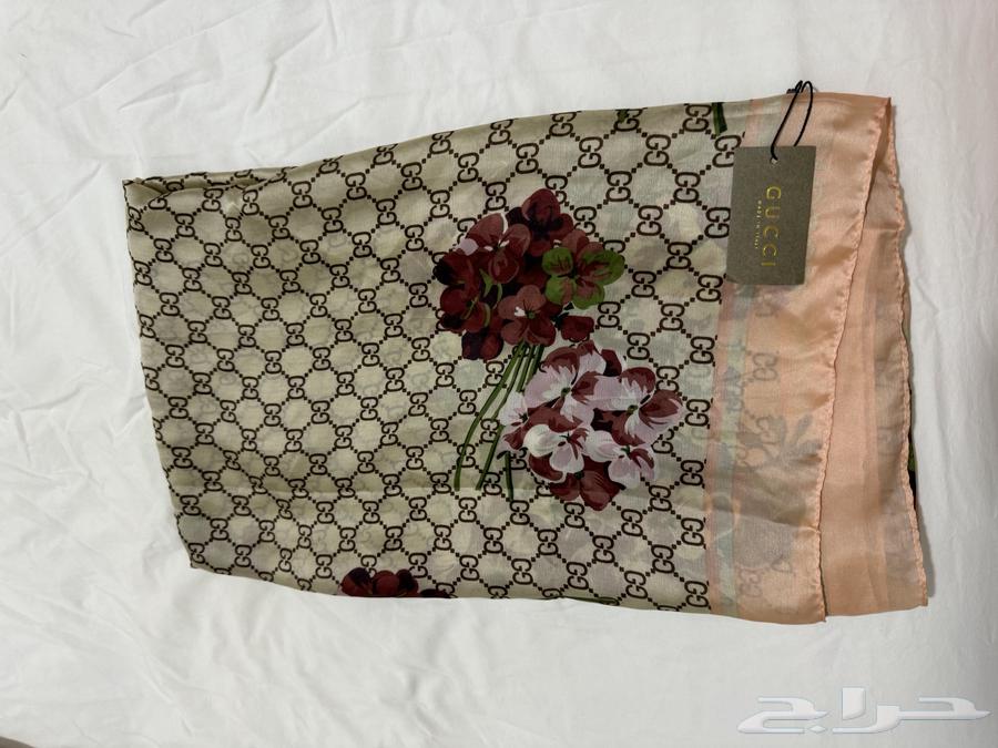 ملابس و أحذية و شنط و مناديل للبيع بأسعار رمزيه64476531184387110