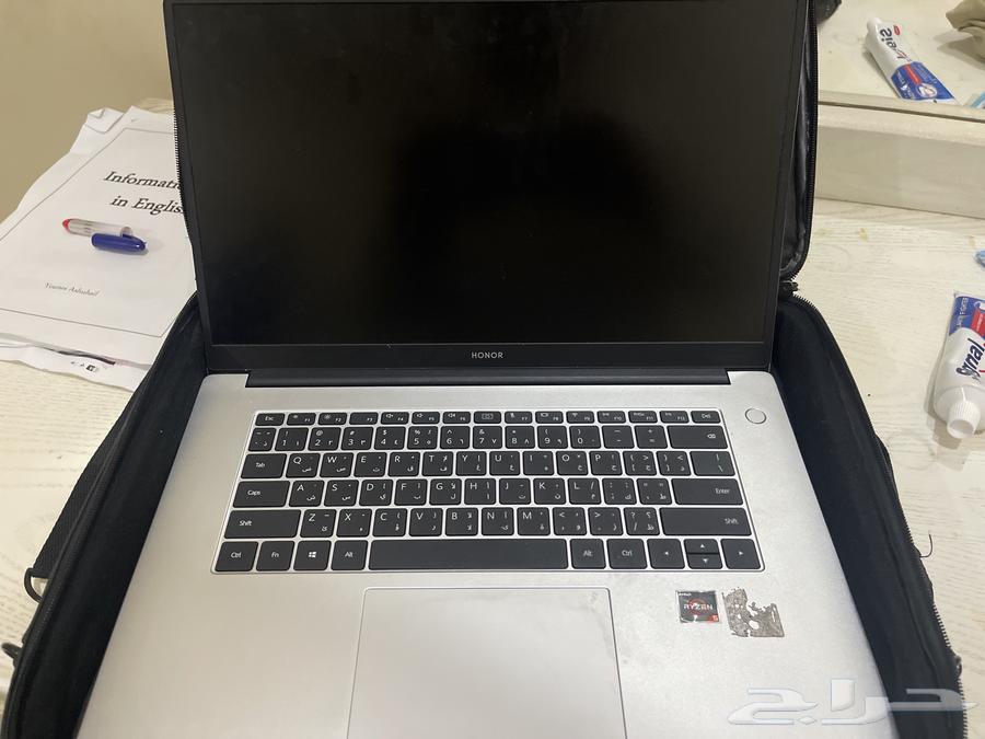 Honor laptop for sale, used with scratches, camera good, bought 200064477728058369111