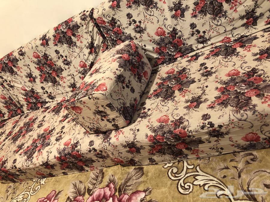 Four-piece floor sofa with center table and mirrors64473838134147110