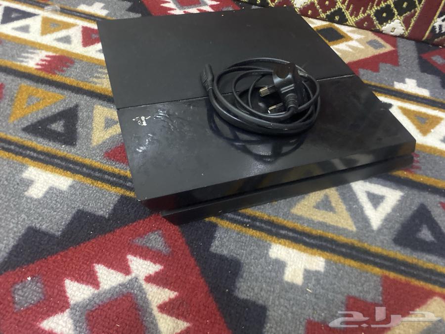 سوني 4 للبيع مع سلك على السوم64472228385539110