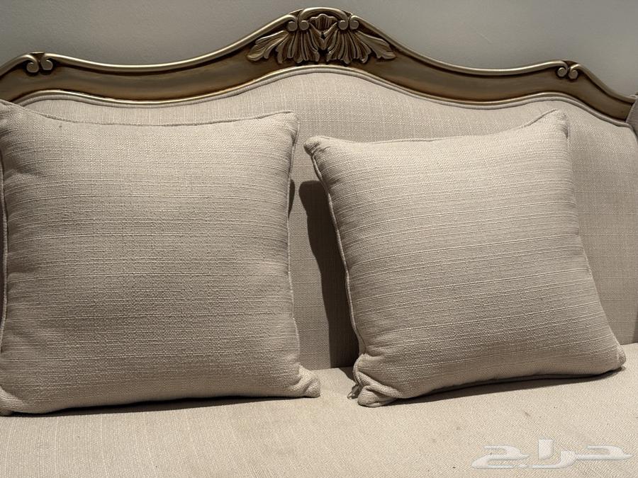 كنب للبيع بحالة ممتازة   تلفزيون مجانا64472536489729110