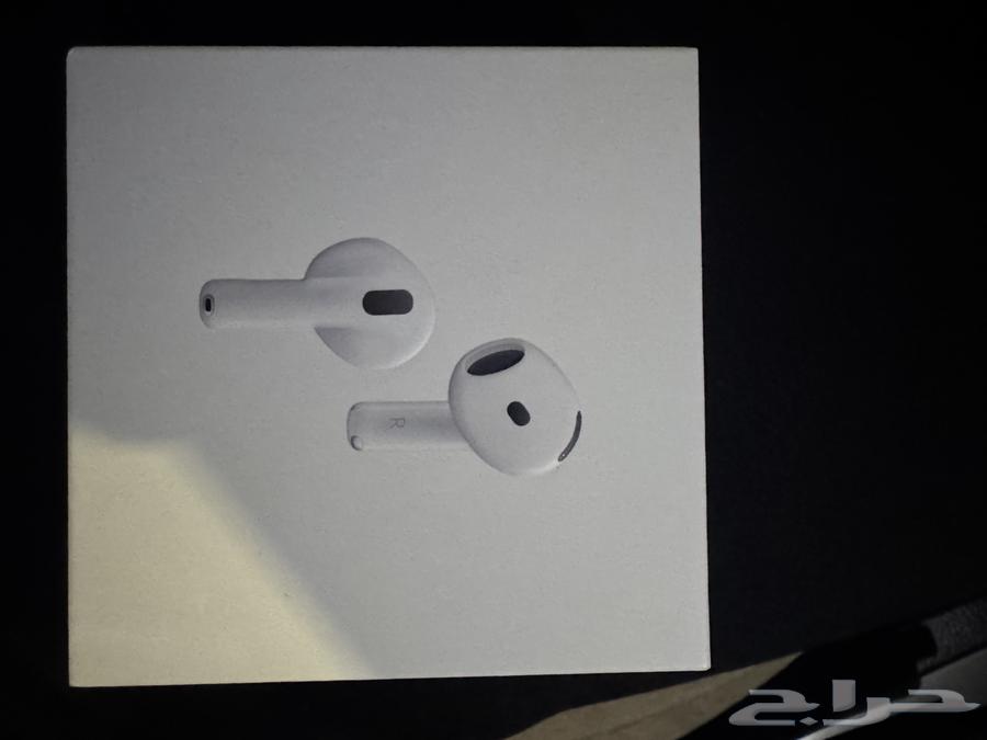 Apple Earphones with Noise Isolation Feature64477450445057110