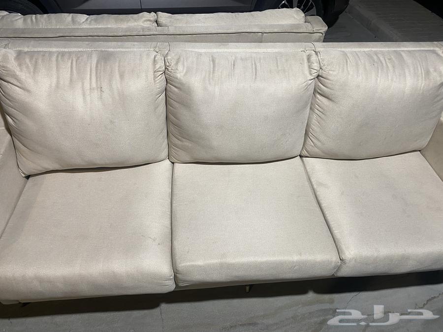 كنب في حاله ممتازه للبيع64477811035521111