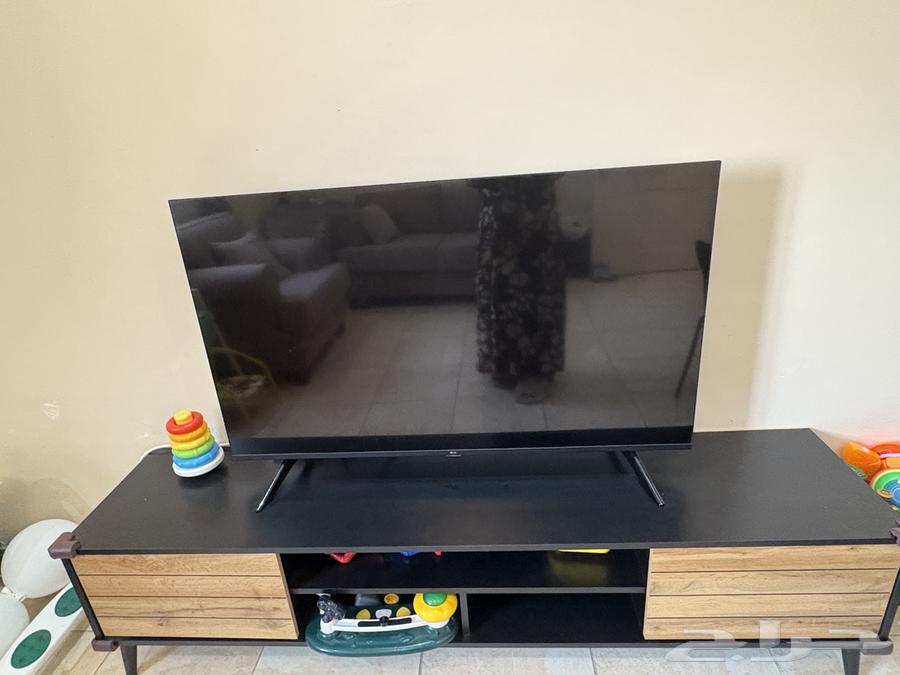 أريكة وتلفزيون ووحدة تلفاز64471718687619111